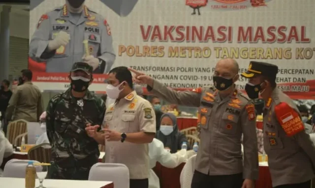 Serentak se-Indonesia, 1.216 Dosis Vaksin Disuntik Polisi di Mall Balekota Tangerang