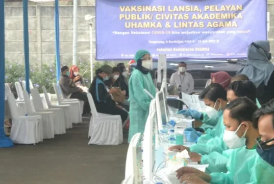 Vaksinasi Massal di Kampus FK Uhamka Ciledug, Kapolsek: Libatkan Dokes PMJ