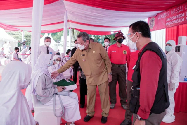 Hadiri Vaksinasi Siswa Al-Azhar, Benyamin : 228 Ribu Warga Tangsel Telah Divaksin