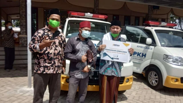 Melalui usulan legislator DPR RI Hasbi Asyidiki Jayabaya, Rumah Aspirasi MHJB salurkan empat Ambulance tahap II di Dapil Banten I pada Senin (16/08/2021).