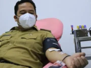 Lakukan Donor Darah, Arief Ajak Penyintas Covid-19 Donor Plasma Konvalesen