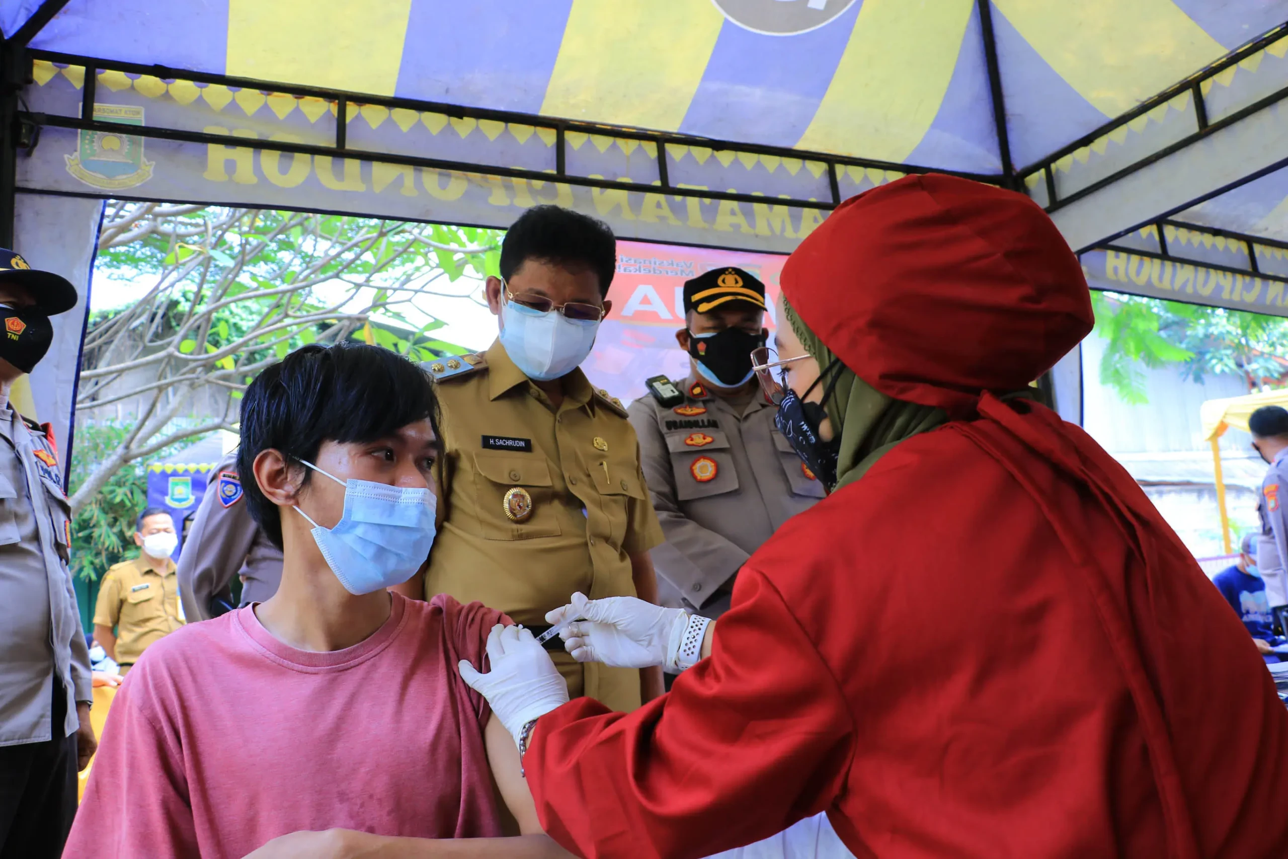 Gencarkan Herd Imunity, Wali Kota Tangerang Pantau Vaksinasi Remaja