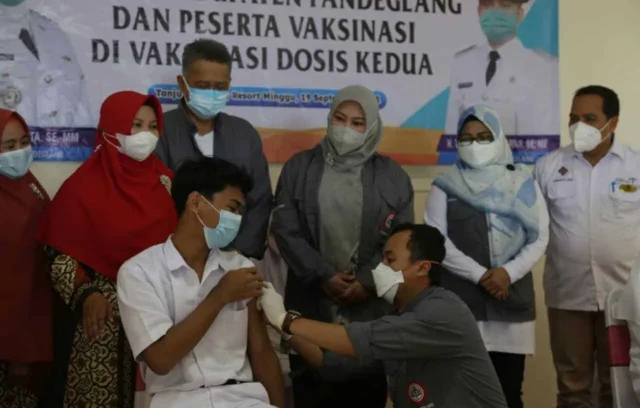 IDI & PHRI Bareng Pemkab Pandeglang Gelar Vaksinasi Bagi Pelajar & Warga di Tanjung Lesung