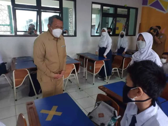 Wali Kota Tangsel Tinjau Pembelajaran Tatap Muka Hari Pertama Tingkat SMP