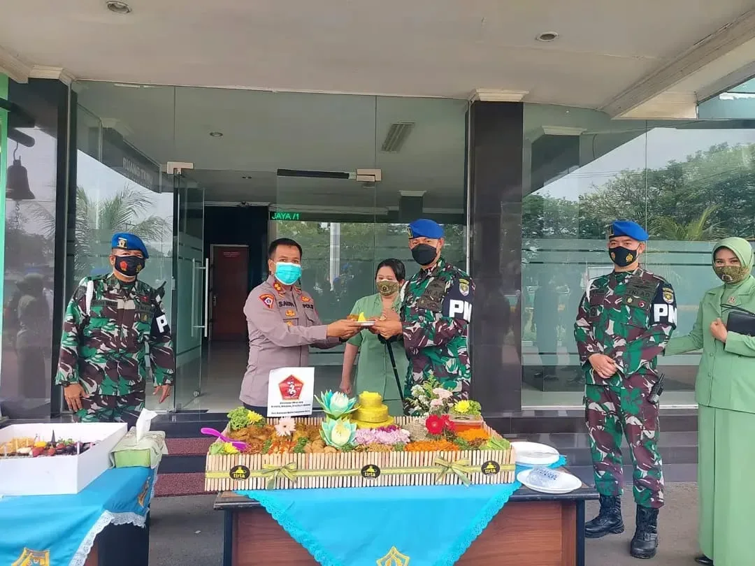 HUT ke-76, Polisi Serbu Markas TNI di Kota Tangerang