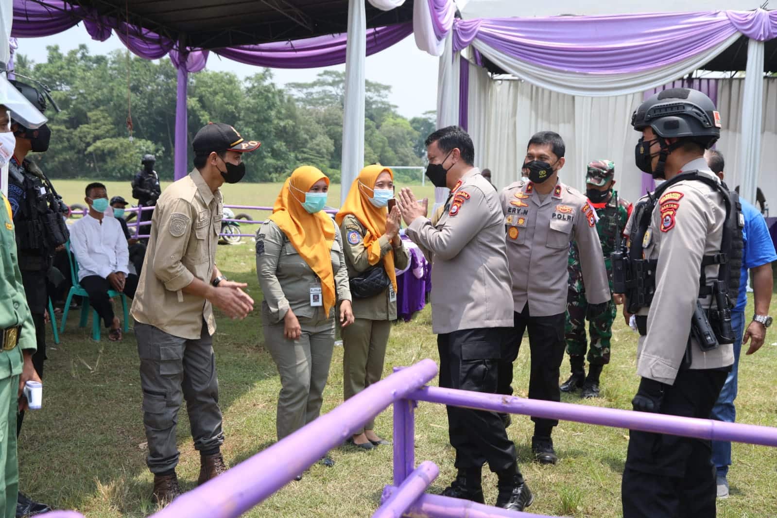 Kapolda Banten Tinjau Pelaksanaan Pilkades di TPS 11 Kec. Panongan