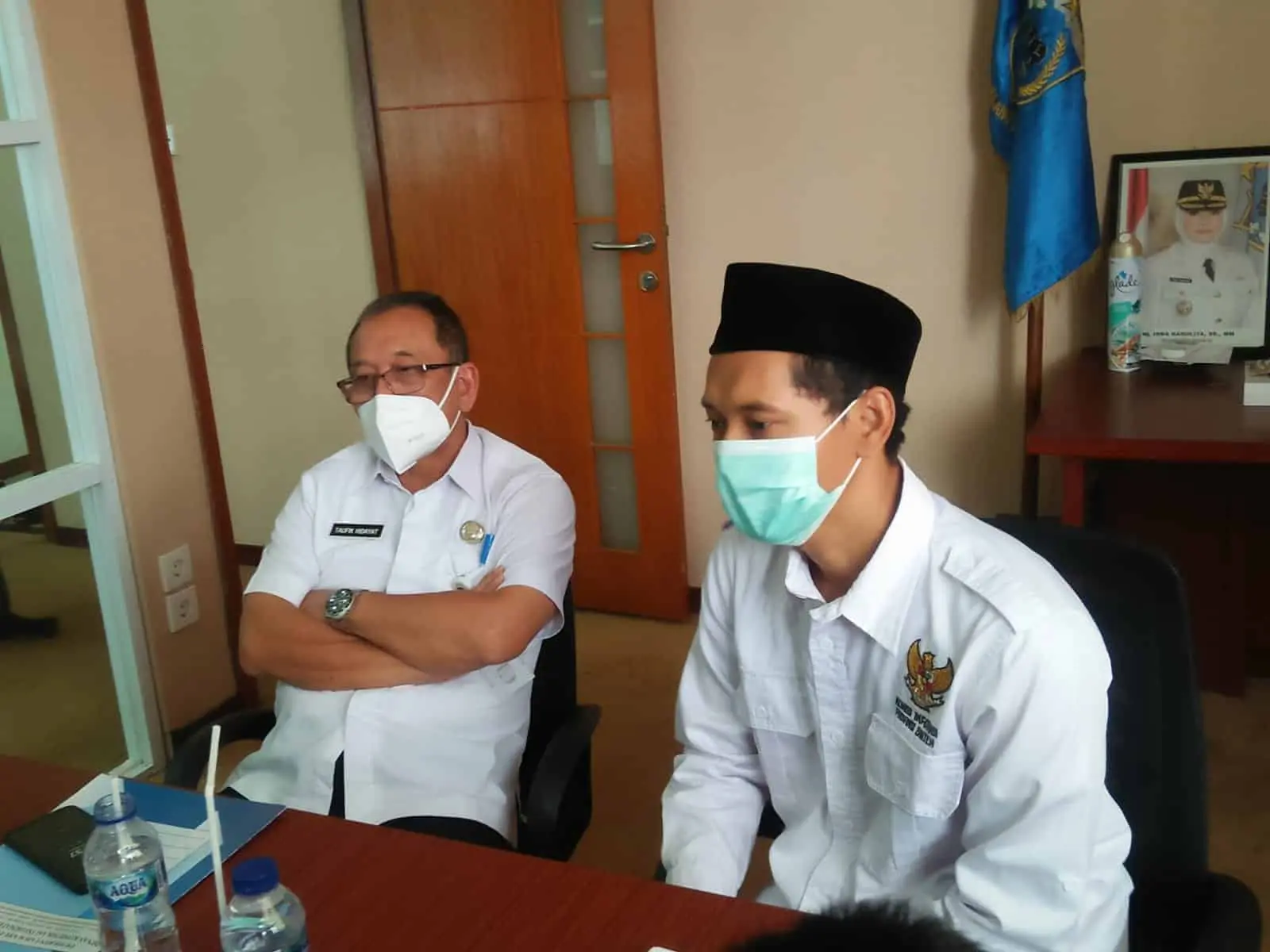 Ketua Monev Keterbukaan Informasi Publik Lutfi bersama Kepala Dinas Komunikasi, Informatika Sandi dan Statistik Diskomsantik Kabupaten Pandeglang Girgijantoro.