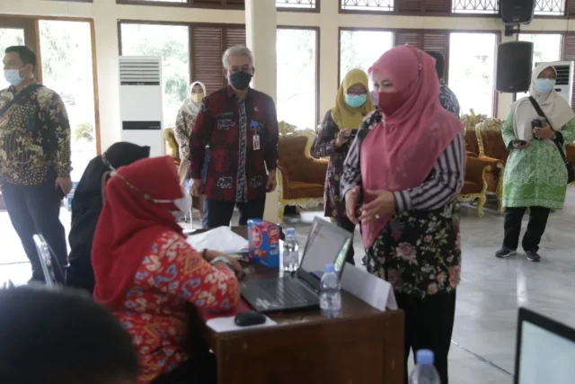 Gencar Gebyar Vaksin di Kecamatan, Bupati Pandeglang Instruksikan Seluruh OPD Bantu Input Data