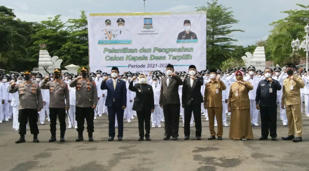 Bupati Serang Ratu Tatu Chasanah melantik 144 kepala desa (kades) terpilih.