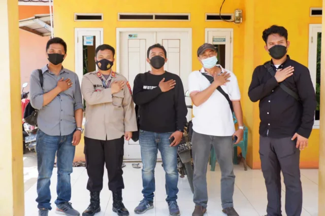 Jalin Silaturahmi, Kapolsek Panongan Didampingi Kanit Reskrim Tatap Muka Bersama Insan Pers