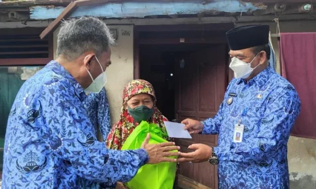 Pemkot Tangerang Bagikan Paket Sembako, Hasil Uluran Tangan Para OPD