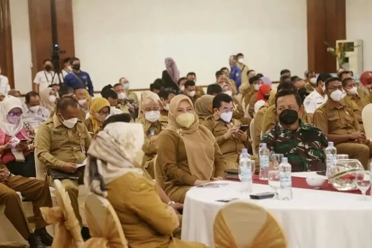 Bupati Pandeglang Irna Narulita menghadiri rapat rancangan awal RKPD Banten di Hotel Arya Duta Tanggerang, Selasa (14/12/2021).