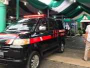 Inspirasi Gocap, Warga RW 03 Poris Plawad Indah Serahkan Ambulance ke DKM