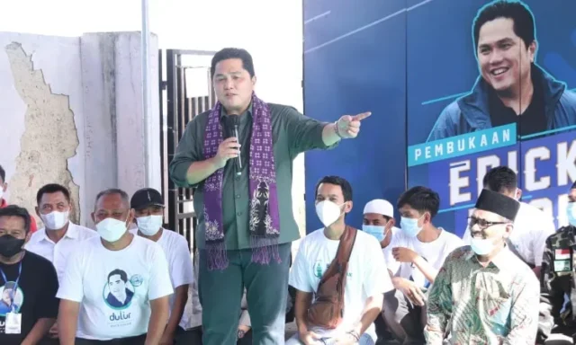 Pesan Bantu Sesama, Erick Thohir Bangun Fasilitas Lapangan Voli di Kampung Cengkok