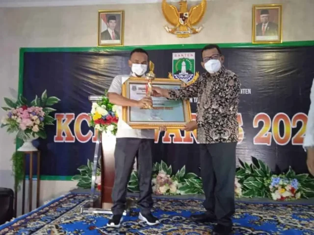 Sebagai Mitra Kerja Terbaik, PWI Kabupaten Tangerang Dapat Penghargaan KCD Awards 2021