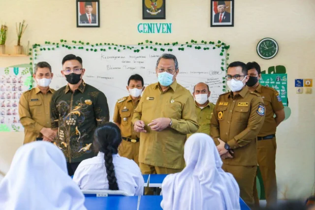 Tangsel Ujicoba PTM 100 Persen Wagub, Wali Kota serta Wakil Kunjungi Sekolah