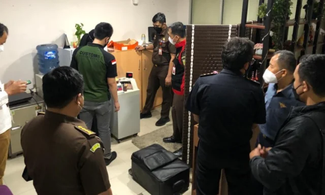 Kantor Ditjen Bea Cukai Tipe Soekarno-Hatta Disatroni Penyidik Kejati Banten, 1,1 M Disita