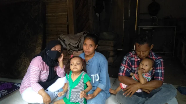 Keluarga Ibu Fatimah (27) dan Madroni (33) Kampung Gedogan, RT 03/ RW 07, Desa Rangkasbitung Timur Butuh perhatian Pemerintah.