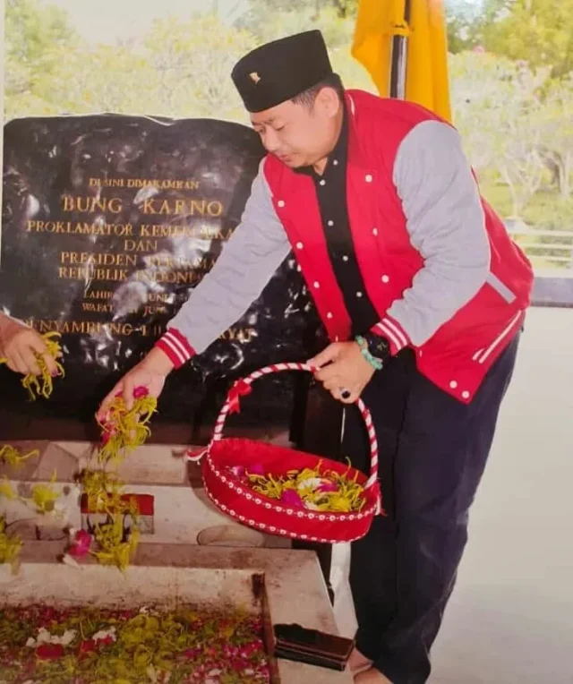 Irvansyah Ketua DPC PDIP Tangerang Bersama BAMUSI Ziarah ke Makam Soekarno dan Para Pahlawan Bangsa