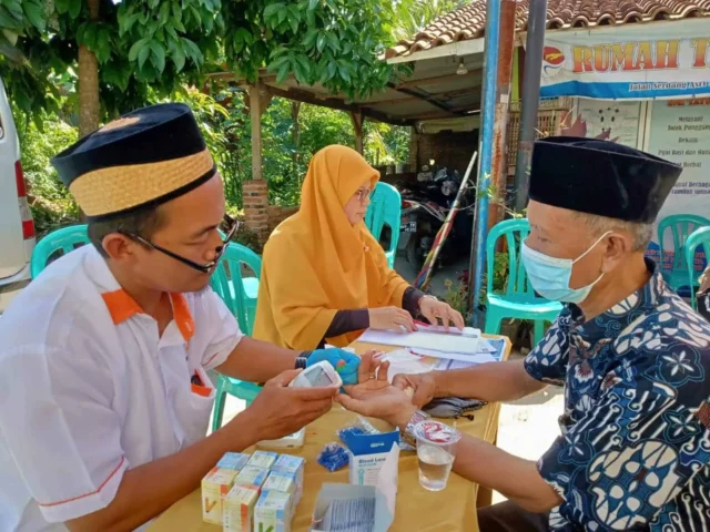 Kegiatan Bhakti Sosial PKS di Panongan.