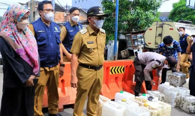 10 Ton Minyak Goreng Curah di Pasar Anyar, Sachrudin: HET Sudah Ditentukan!