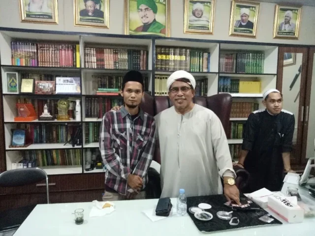 Anggota Dewan Perwakilan Daerah Republik Indonesia (DPD RI) asal Banten, Habib Ali Alwi. (di tengah)