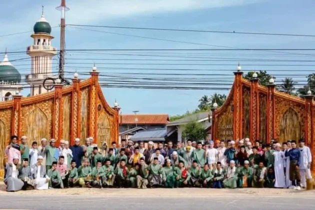 Pemuda dan Pemudi di Patani Menyambut Idul Fitri 1443H, dengan Berpakaian Melayu