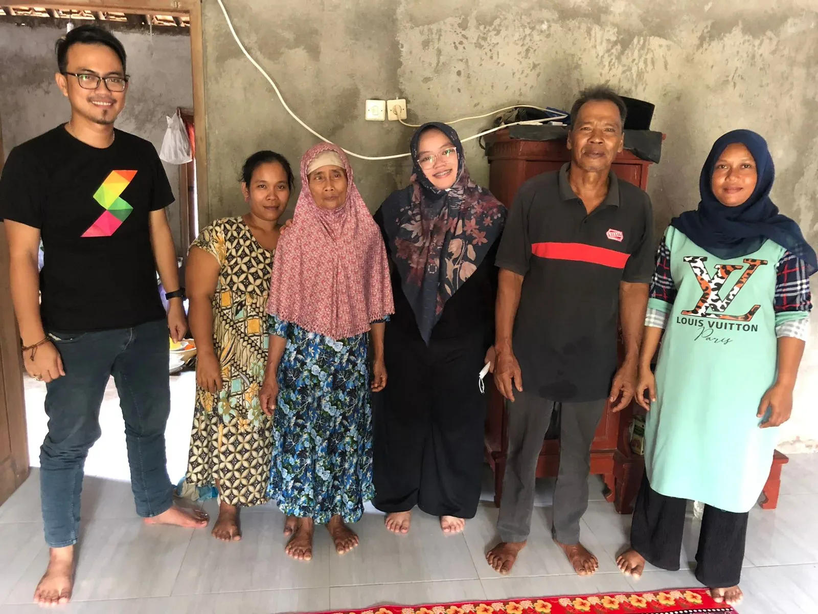 Keluarga besar Bapak Mas'ud dan tim riset NGO PRAKARSA.