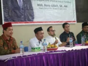 Rano Alfath (ditengah) saat menyampaikan penjelasan empat pilar kebangsaan kepada masyarakat.