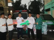 Rano Alfath Berikan Mobil Ambulans dan Sembako ke Warga Perumahan Total Persada