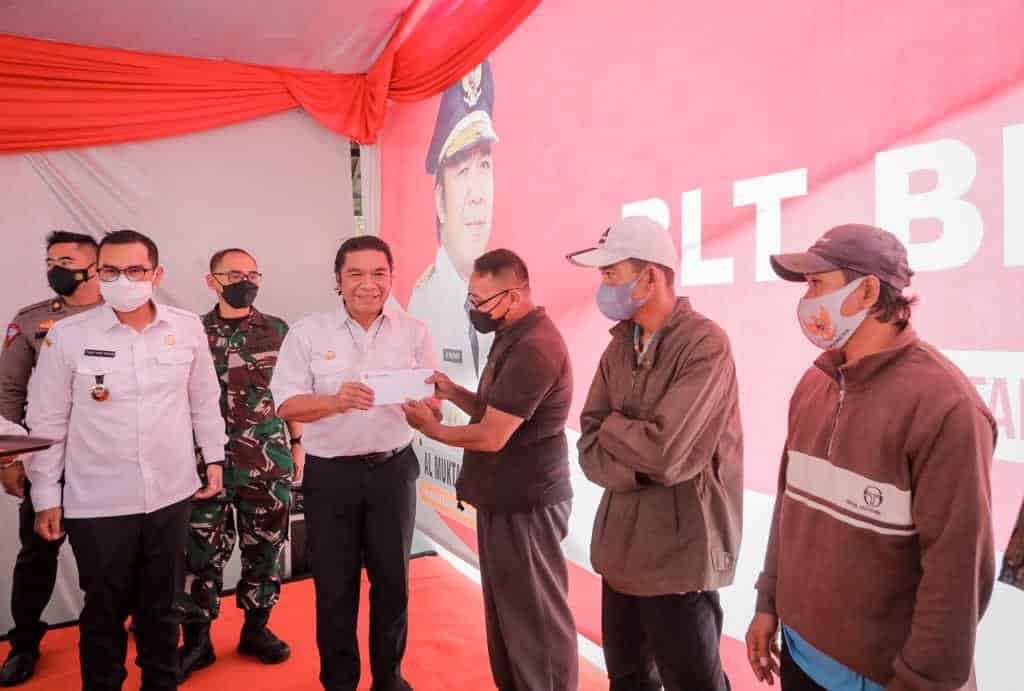 Dampingi Pj Gubernur Banten, Pilar Bagikan BLT BBM