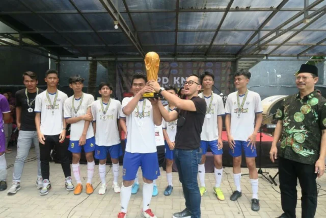 Pelajar SMK Ki Hajar Dewantoro Jadi Pemenang di Turnamen Futsal KNPI Banten