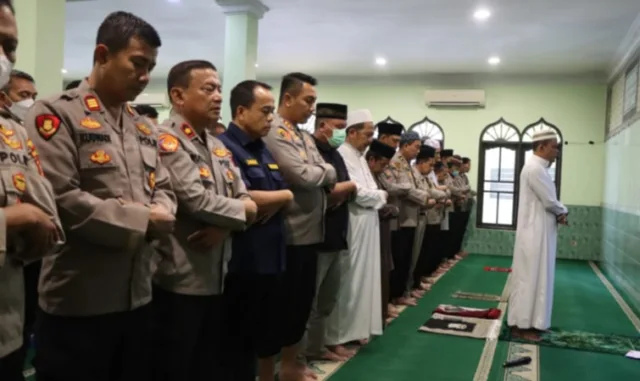 Doakan Korban Kanjuruhan, Polres Metro Tangerang Kota Gelar Shalat Ghaib