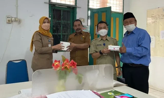 Cegah Anemia, Puskesmas Petir Bagikan Tablet Tambah Darah ke Sekolah - Sekolah