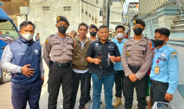 ODGJ Bawa Keris dan Pisau Kerap Takuti Warga, Dirayu Polisi Kena Deh!