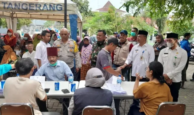 Polisi Polsek Pinang Lakukan Pengamanan Penyaluran BLT BBM dan BPNT