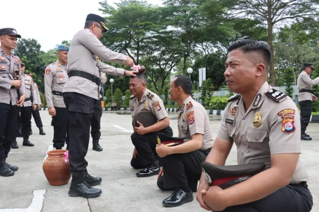 Kapolresta Tangerang Pimpin, 60 Personel Polresta Tangerang Naik Pangkat