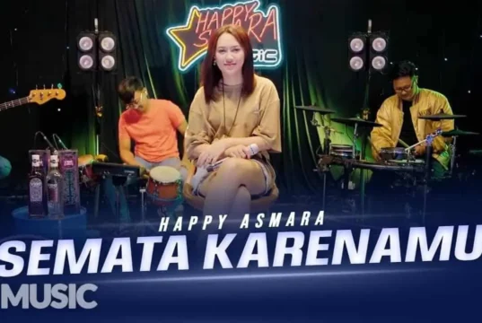 Lirik Lagu Semata Karenamu - Happy Asmara (Malam Bantu Aku Tuk Luluhkan Dia)