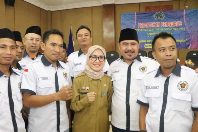 Bupati Iti Octavia Jayabaya Hadiri Pelantikan Pengurus PWI Lebak 2022-2025, Ini Pesannya