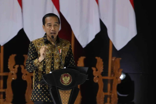 Kendalikan Inflasi, Presiden Minta Kepala Daerah Sering Cek Harga Komoditas di Pasar