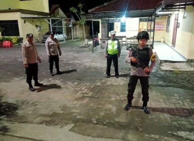 Polsek Mauk Polresta Tangerang Polda Banten Tingkatkan Pengamanan Sispam Mako Malam Hari