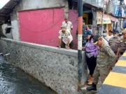 Pemkab Tangerang Tertibkan Bangunan di Atas Saluran Irigasi Desa Talagasari