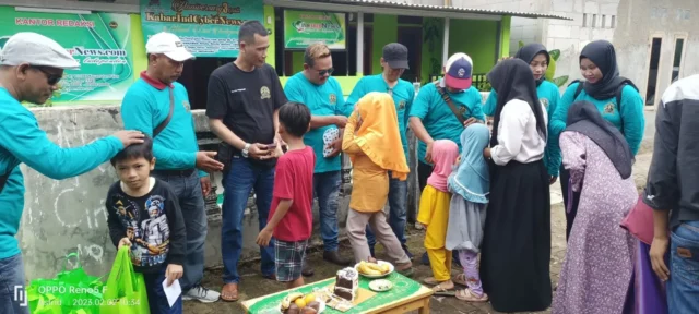 Rayakan Milad ke 3, Redaksi Media kabarindcybernews Gelar Satuanan Anak Yatim-Piatu