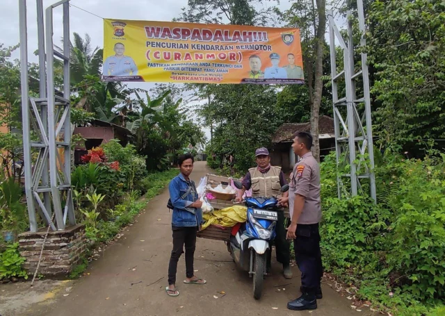 Bhabinkamtibmas Polsek Baros Polresta Serang Kota Pasang Himbauan Waspada Curanmor