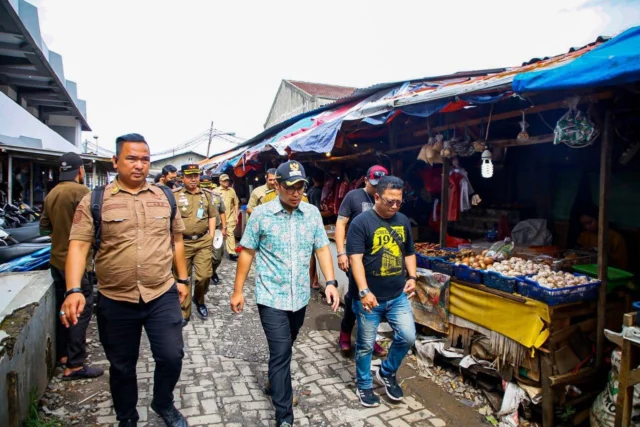 Pilar Pimpin Penertiban Pasar Ciputat, Warga Berikan Apresiasi