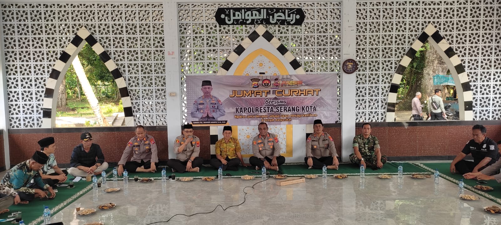 Eratkan Komunikasi Dan Silaturahmi Dengan Masyarakat, Polresta Serang Kota Bersama Polsek Baros Laksanakan Giat Jumat Curhat