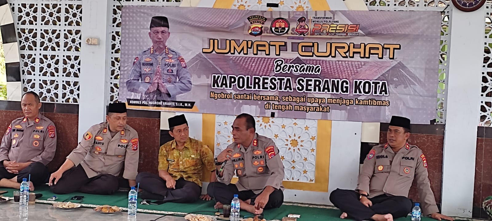 Eratkan Komunikasi Dan Silaturahmi Dengan Masyarakat, Polresta Serang Kota Bersama Polsek Baros Laksanakan Giat Jumat Curhat