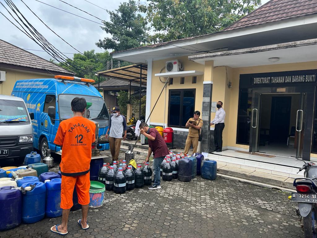 Dirkirmsus Polda Banten Berhasil Menggagalkan Penimbunan BBM Jenis Pertalite Sebanyak 1,35 Ton Dan 15 Liter Derigen