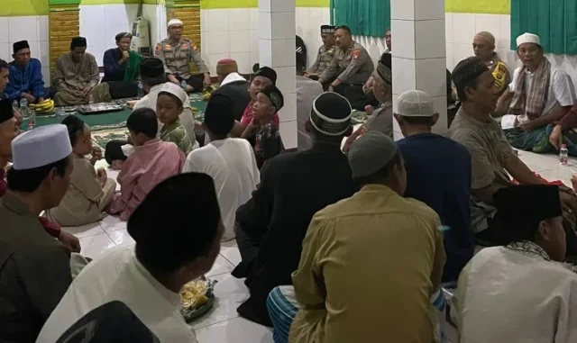 Polisi RW, Wakapolres Tangerang Kota Catat Curhat Warga Janji Selesaikan Satu Persatu