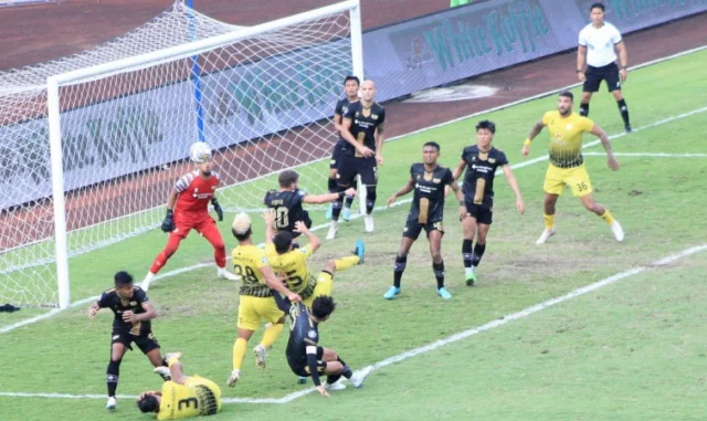 PS Barito Putra Kalahkan Dewa United FC 2-1 di Stadion Indomilk Tangerang